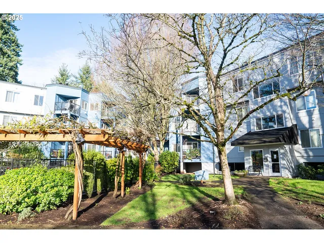 $269,900 | 8720 Southwest Tualatin Road, Unit 206, Tualatin, OR 97062
