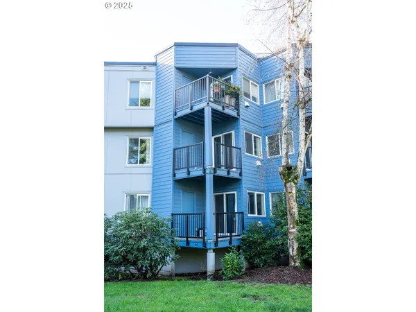 $260,000 | 8720 Southwest Tualatin Road, Unit 206, Tualatin, OR 97062