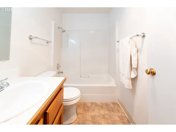 $260,000 | 8720 Southwest Tualatin Road, Unit 206, Tualatin, OR 97062