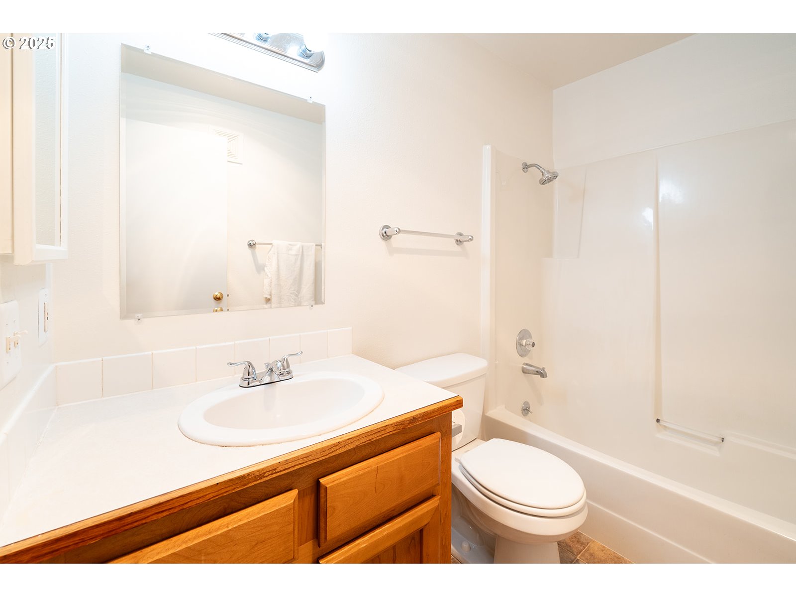 8720 Southwest Tualatin Road, Unit 206 Tualatin, OR 97062 - Photo 33 of 46