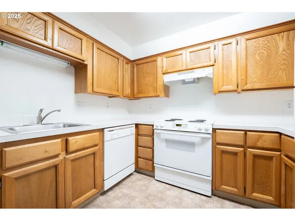 $260,000 | 8720 Southwest Tualatin Road, Unit 206, Tualatin, OR 97062