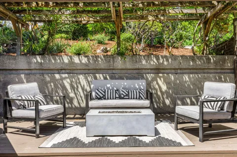 $4,588,000 | 135 Newton Drive, Burlingame, CA 94010