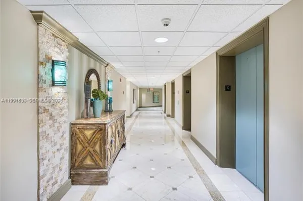 a view of entryway with interior