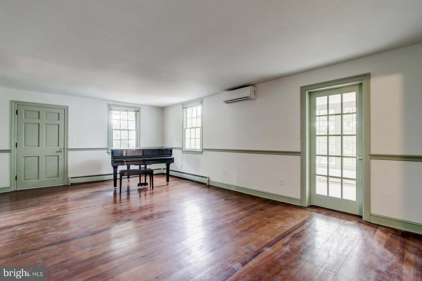 2012 Crescent Road York, PA 17403 - Photo 4 of 37