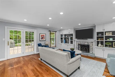 $630,000 | 647 Waterford Ridge Drive, Ballwin, MO 63021