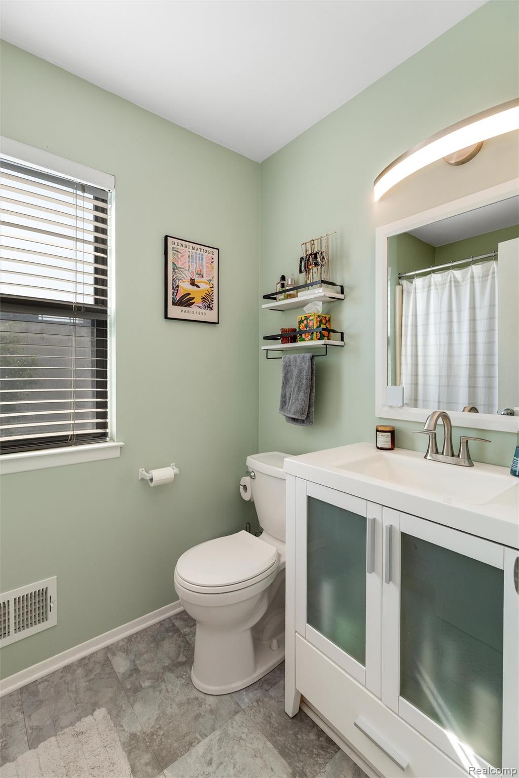 2547 Samoset Road Royal Oak, MI 48073 - Photo 22 of 29 21-2547 Samoset Rd 0020.jpg