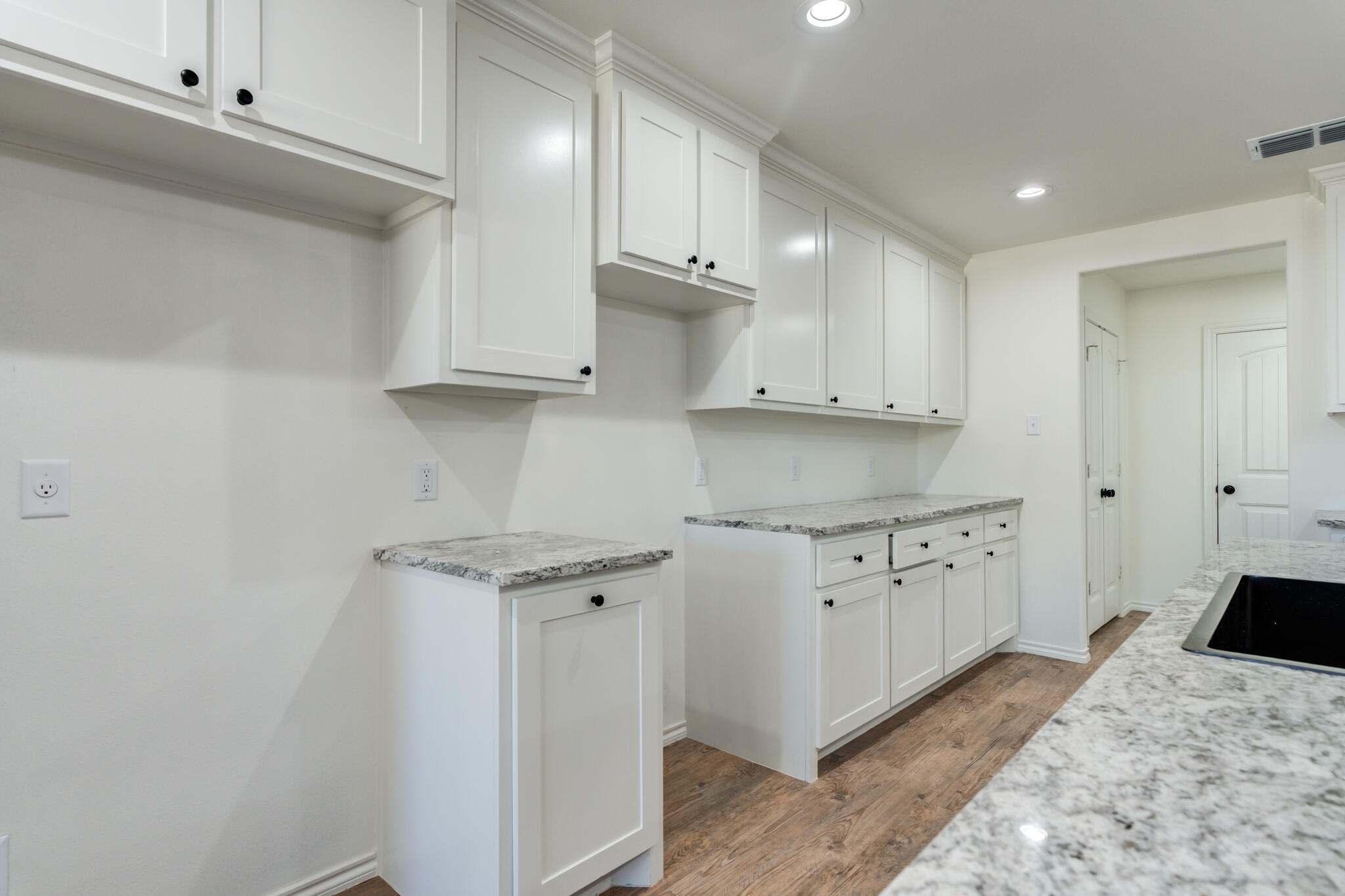 901 East Fordham Street Lubbock, TX 79403 - Photo 15 of 42 901-E-Fordham_Lubbock-TX_21_Kitchen