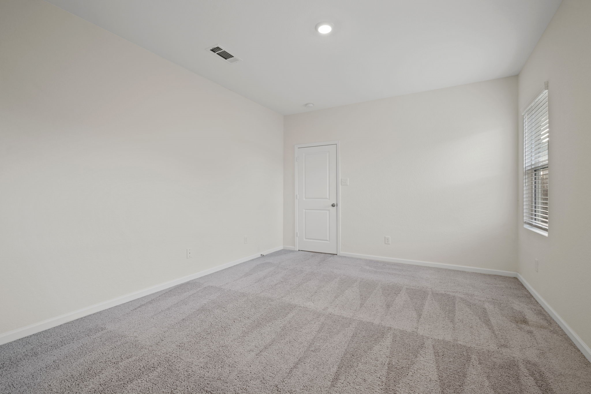 614 Edge Lake Court Montgomery, TX 77316 - Photo 16 of 27 a view of an empty room