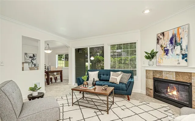 $485,000 | 25025 Southeast Klahanie Boulevard, Unit J102, Sammamish, WA 98029