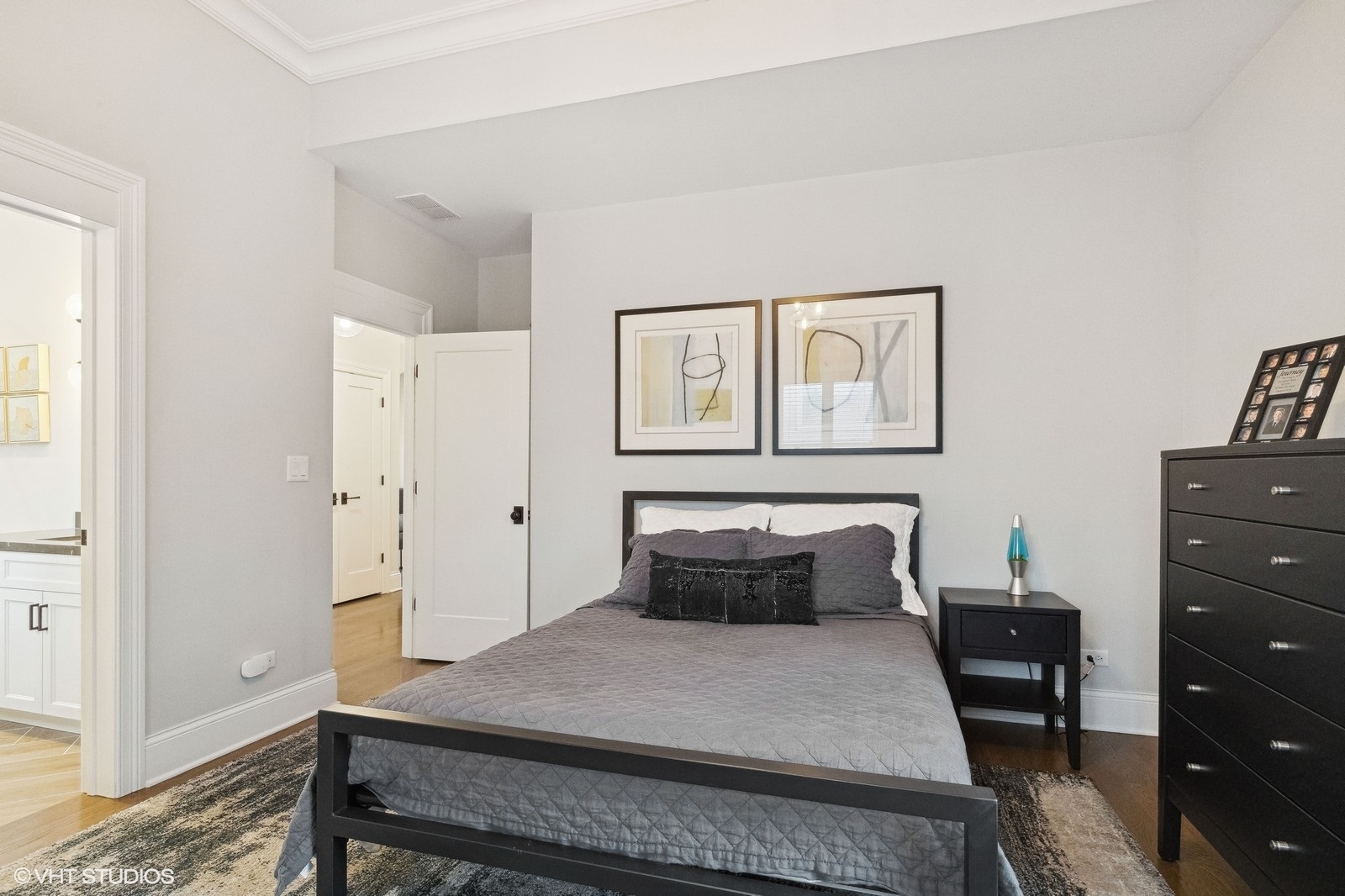 1401 Maple Avenue Wilmette, IL 60091 - Photo 25 of 46 a bedroom with a bed and wooden floor