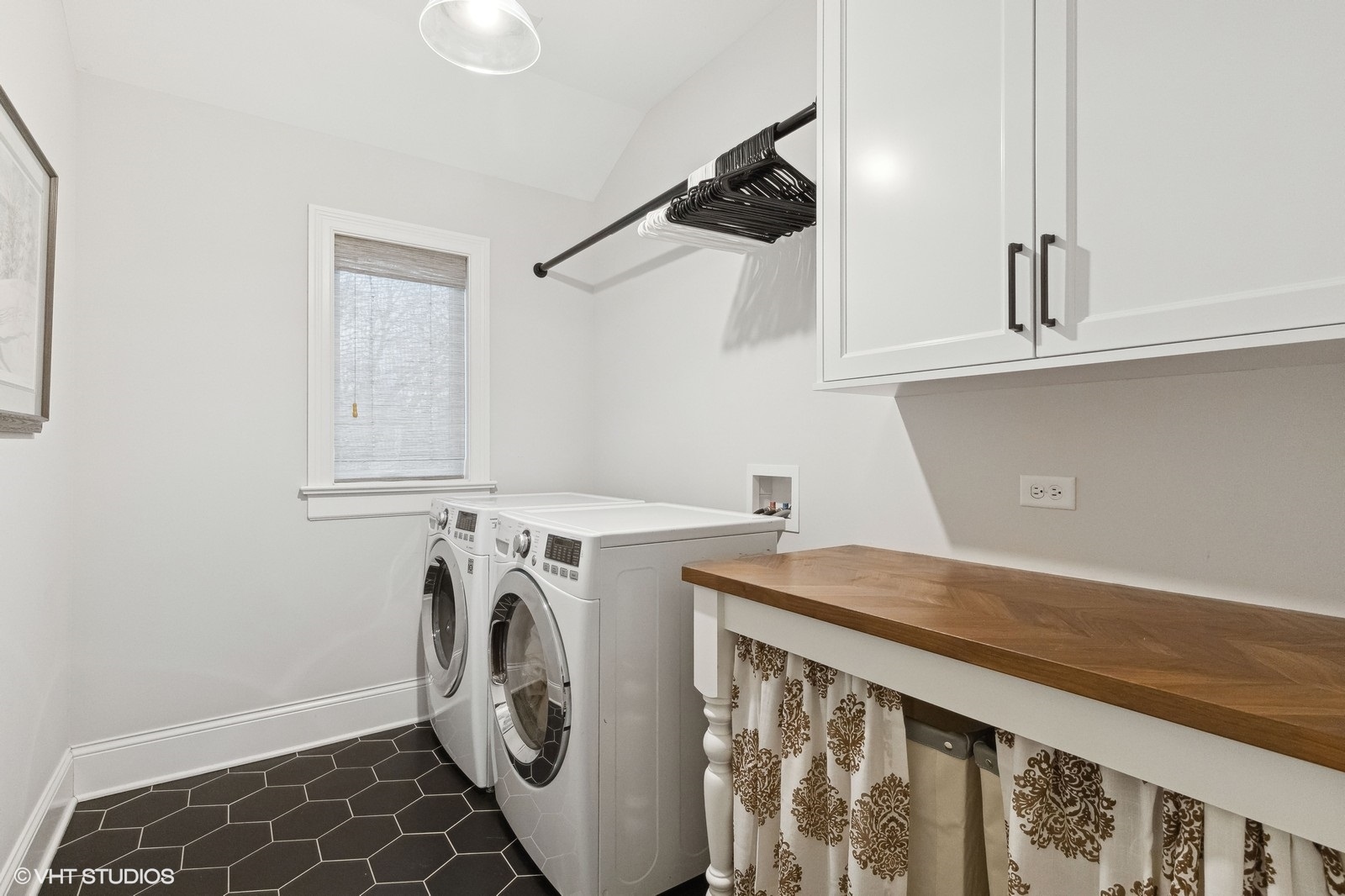 1401 Maple Avenue Wilmette, IL 60091 - Photo 33 of 46 a utility room with dryer and washer
