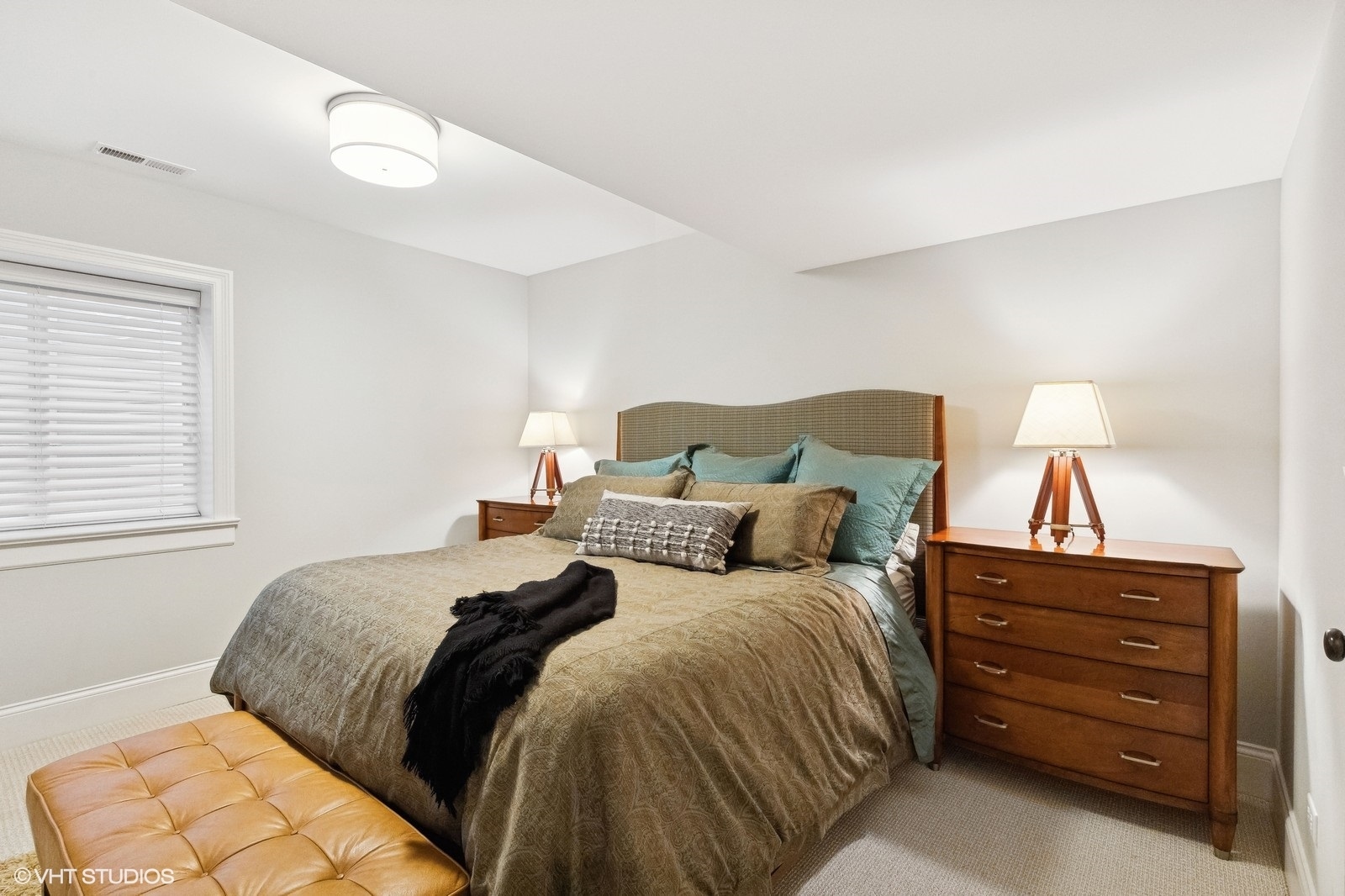 1401 Maple Avenue Wilmette, IL 60091 - Photo 41 of 46 a bedroom with a bed and a dresser