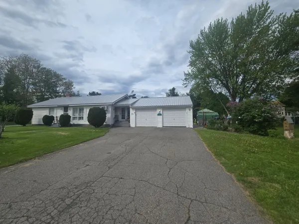 $300,000 | 61 Fairfax Street, Bangor, ME 04401
