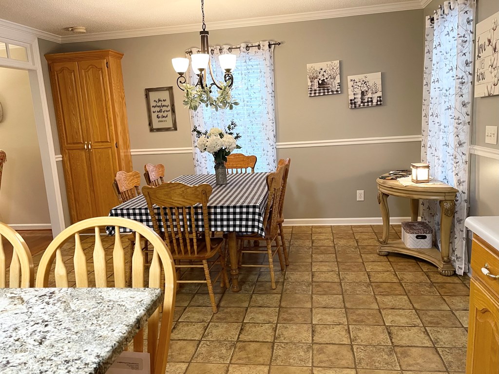 240 Ben Putnam Road Dalton, GA 30721 - Photo 9 of 27 Dining