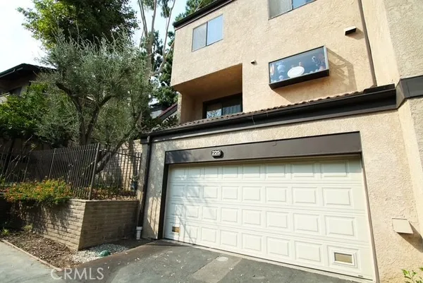 $4,995 | 21820 Marylee Street, Unit 225, Woodland Hills, CA 91367