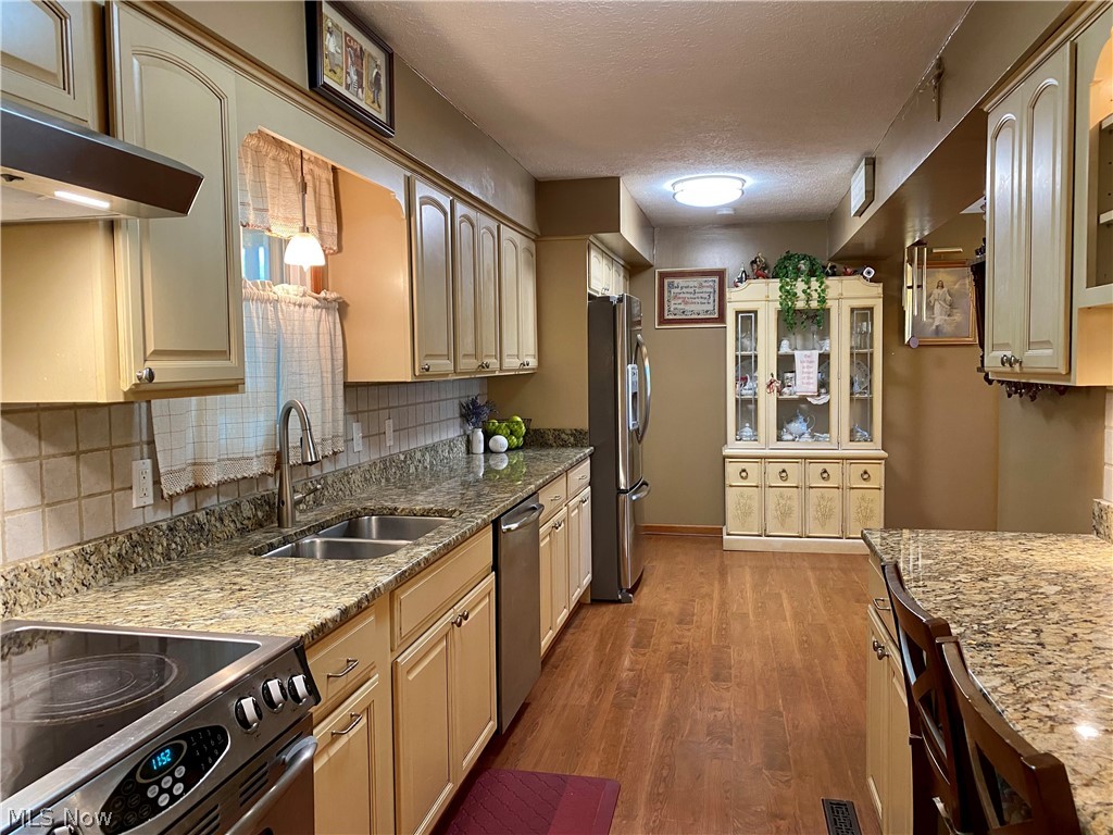 7898 Spieth Road Litchfield, OH 44253 - Photo 13 of 34 Updated kitchen - granite countertops and custom cabinets. Kitchen appliances remain! Low maintenance floors.