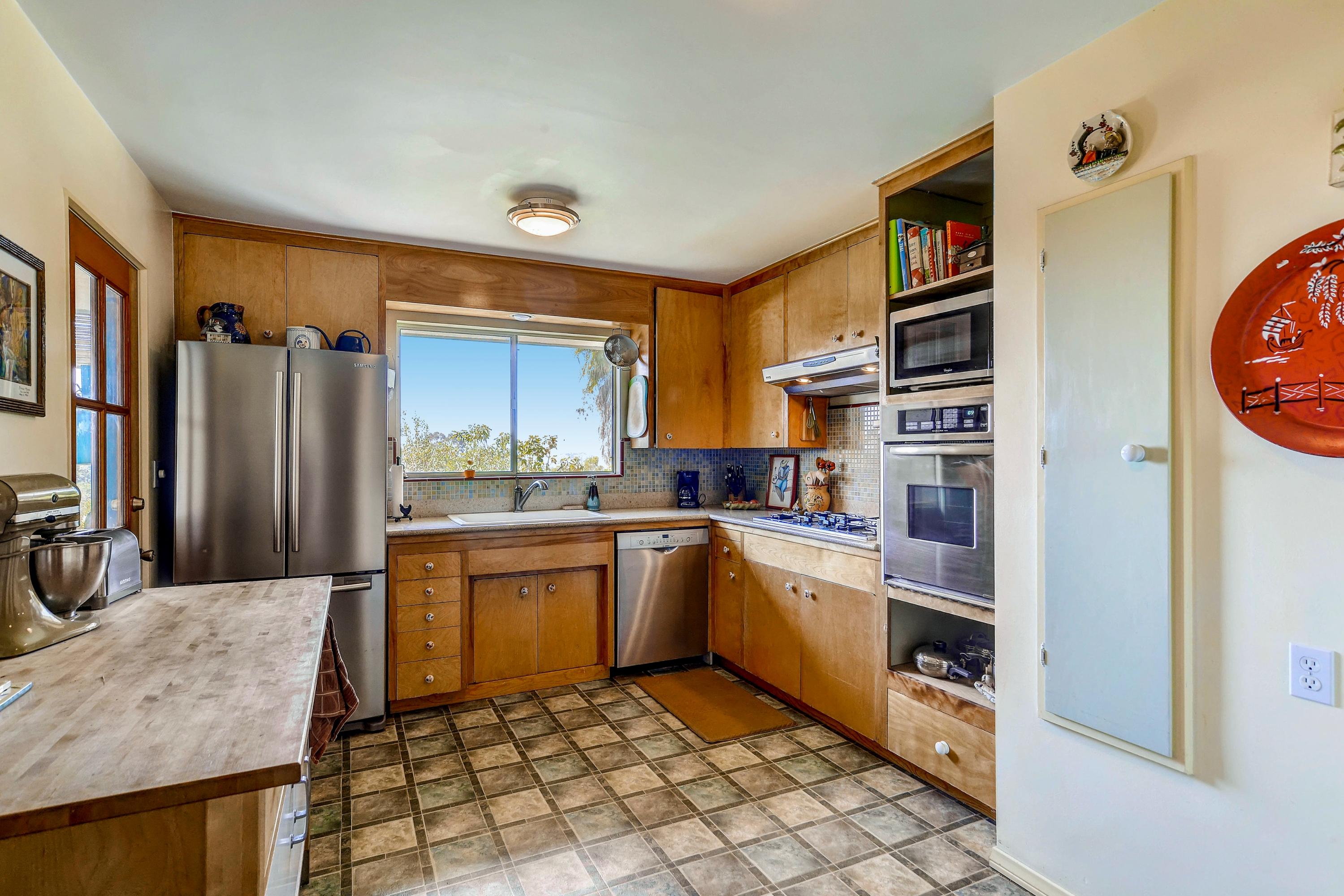 2889 Foothill Road Santa Barbara, CA 93105 - Photo 4 of 23 Updated Kitchen