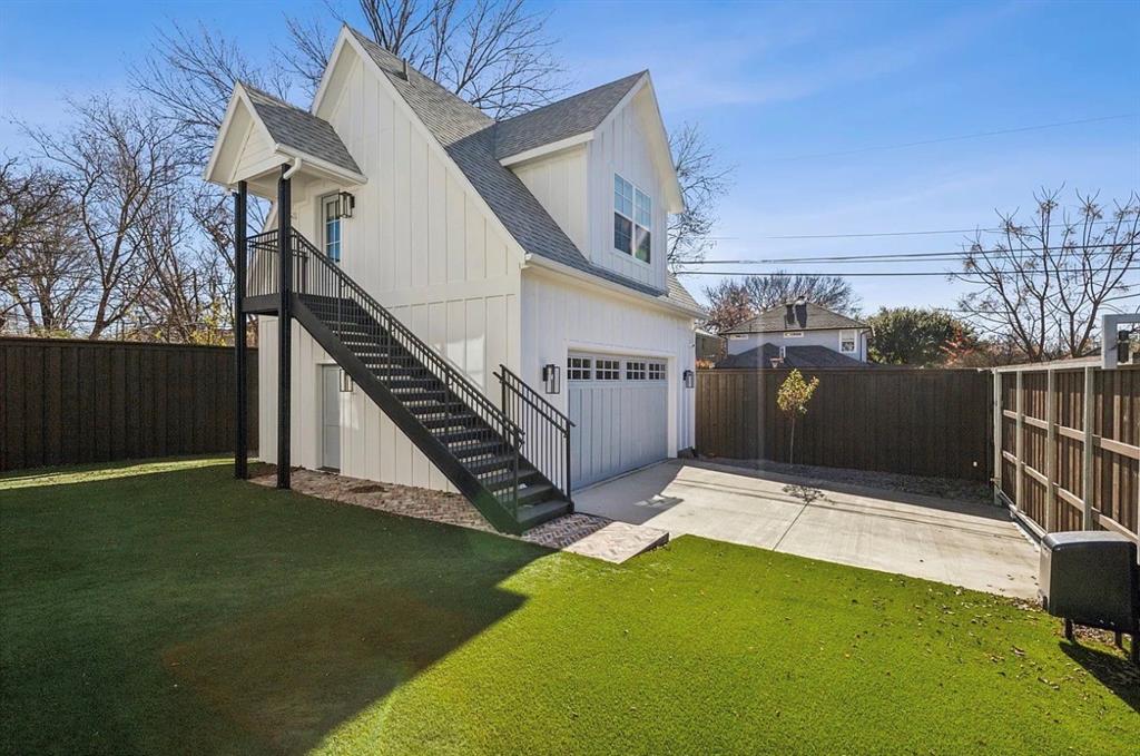 5800 Goodwin Avenue Dallas, TX 75206 - Photo 31 of 39 The property feature an apartment above the garage