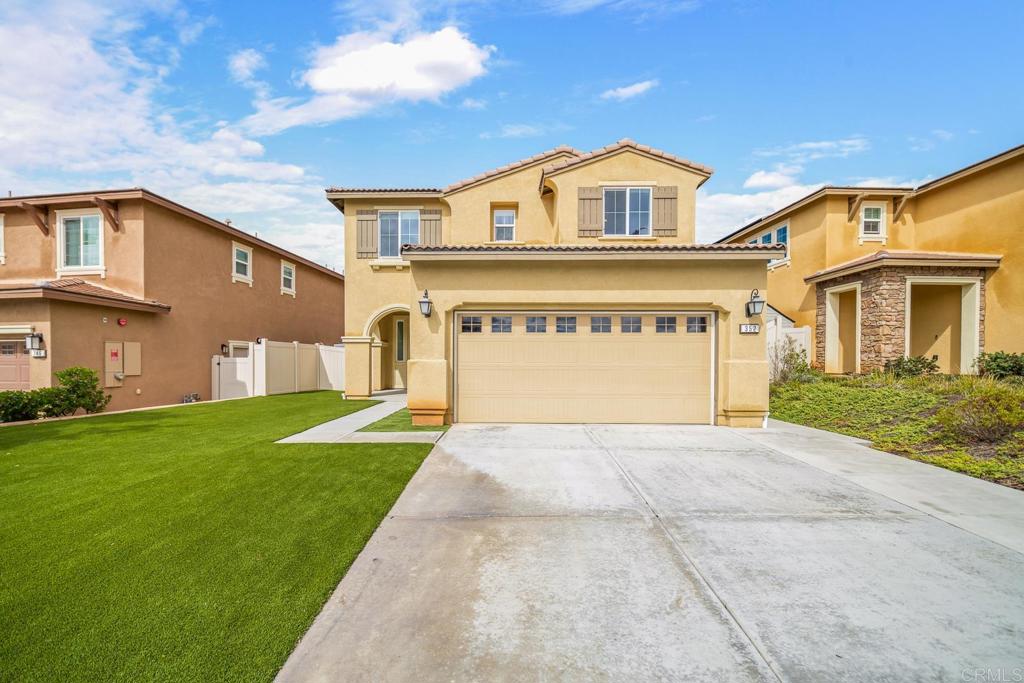 a view of front a house with a yard