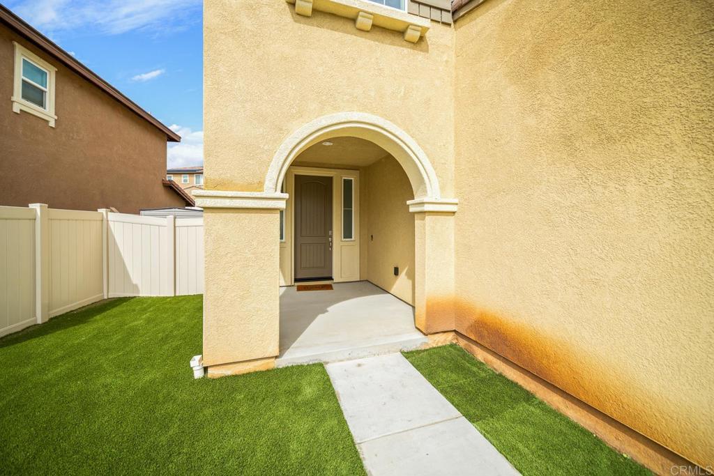 352 Misaki Way Fallbrook, CA 92028 - Photo 4 of 68