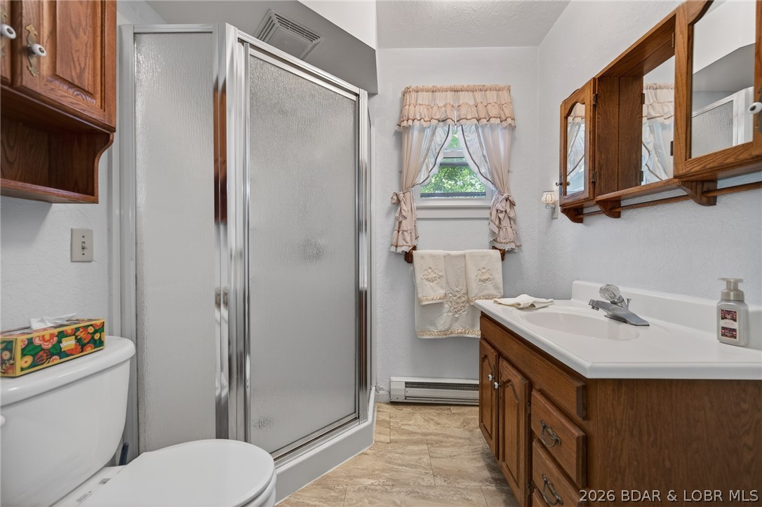 601 East Newton Street Eldon, MO 65026 - Photo 18 of 61 Main level bathroom