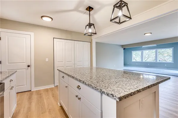 $525,000 | 337 Sugar Lake Drive, Mound City, KS 66056