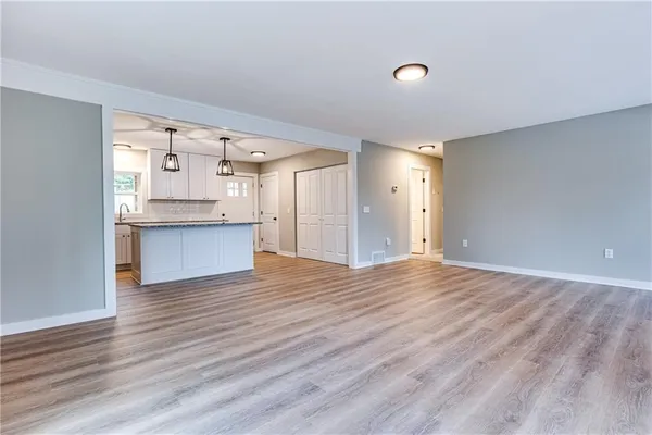 $500,000 | 337 Sugar Lake Drive, Mound City, KS 66056