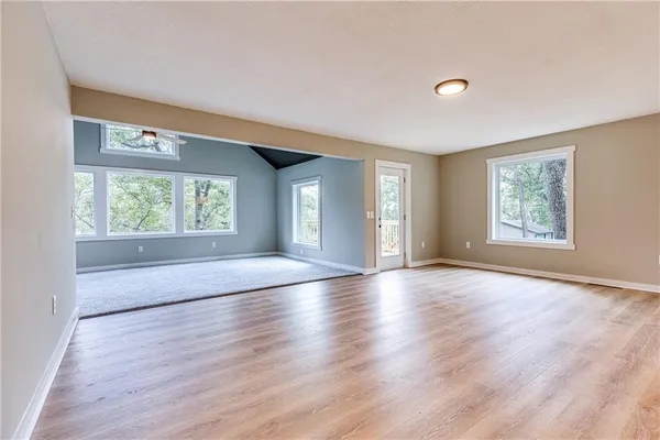 $525,000 | 337 Sugar Lake Drive, Mound City, KS 66056