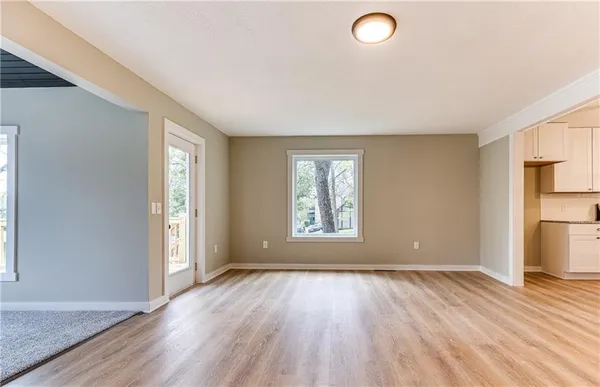 $525,000 | 337 Sugar Lake Drive, Mound City, KS 66056