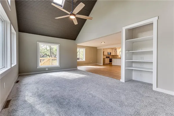 $525,000 | 337 Sugar Lake Drive, Mound City, KS 66056