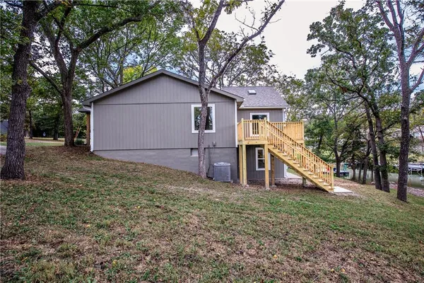 $525,000 | 337 Sugar Lake Drive, Mound City, KS 66056