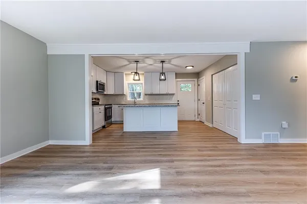 $525,000 | 337 Sugar Lake Drive, Mound City, KS 66056