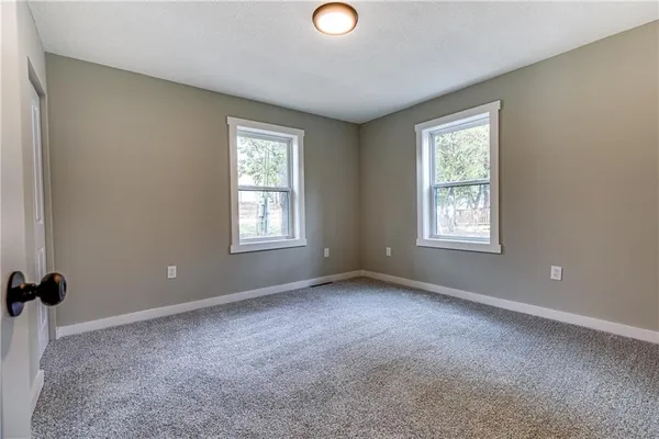 $525,000 | 337 Sugar Lake Drive, Mound City, KS 66056