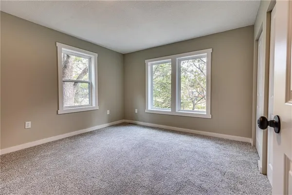 $525,000 | 337 Sugar Lake Drive, Mound City, KS 66056