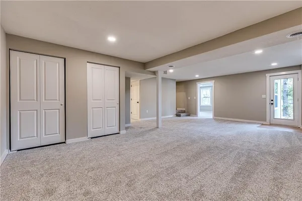 $525,000 | 337 Sugar Lake Drive, Mound City, KS 66056