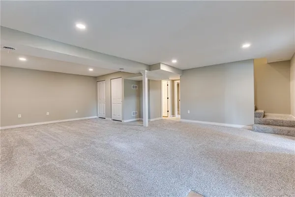 $475,000 | 337 Sugar Lake Drive, Mound City, KS 66056