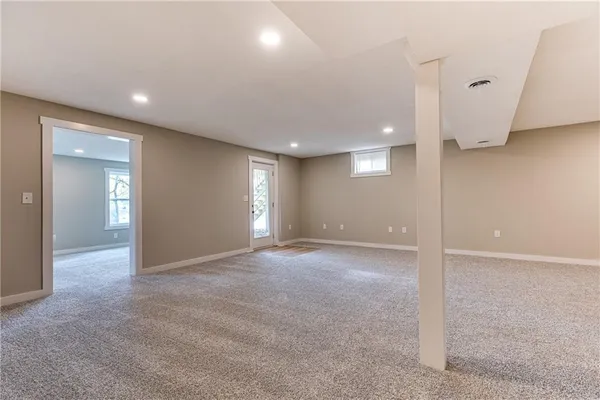 $525,000 | 337 Sugar Lake Drive, Mound City, KS 66056