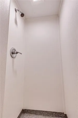 $525,000 | 337 Sugar Lake Drive, Mound City, KS 66056