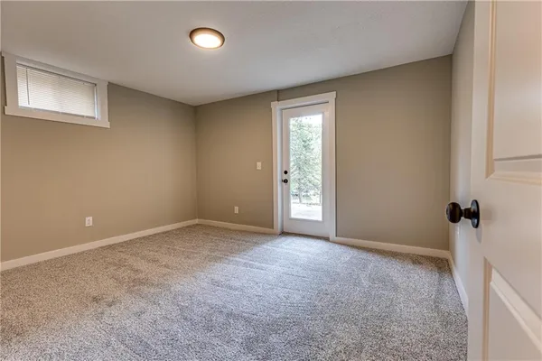 $525,000 | 337 Sugar Lake Drive, Mound City, KS 66056