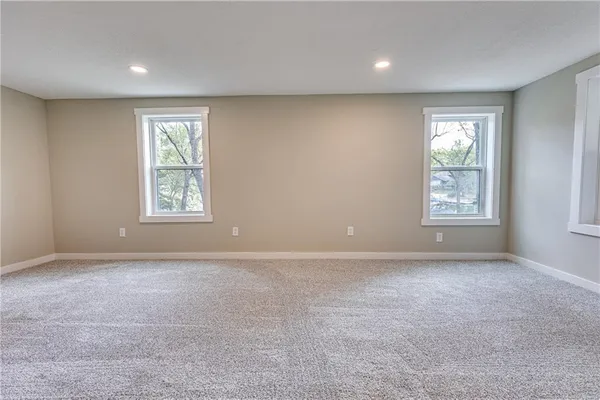 $525,000 | 337 Sugar Lake Drive, Mound City, KS 66056