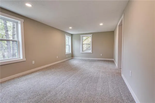 $525,000 | 337 Sugar Lake Drive, Mound City, KS 66056