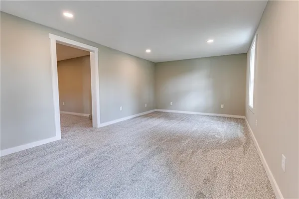 $525,000 | 337 Sugar Lake Drive, Mound City, KS 66056