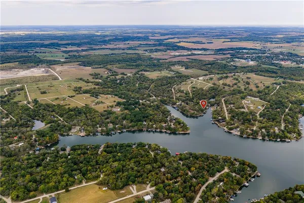 $525,000 | 337 Sugar Lake Drive, Mound City, KS 66056