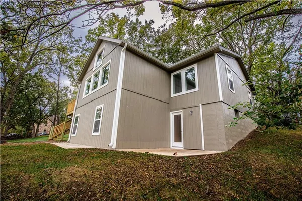 $525,000 | 337 Sugar Lake Drive, Mound City, KS 66056