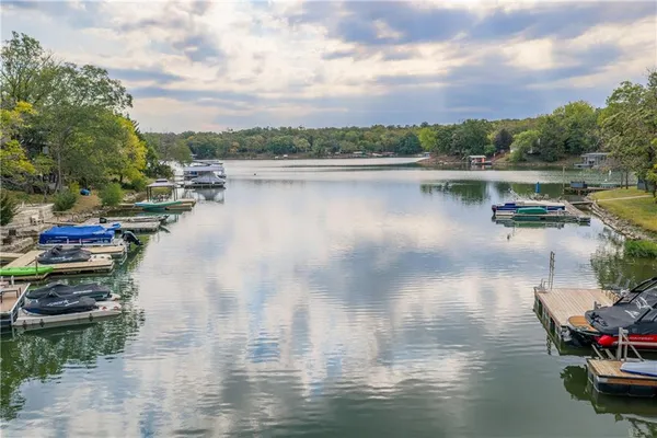 $500,000 | 337 Sugar Lake Drive, Mound City, KS 66056
