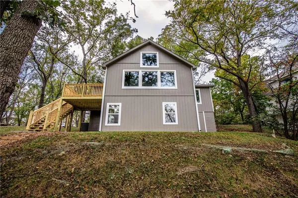 $525,000 | 337 Sugar Lake Drive, Mound City, KS 66056