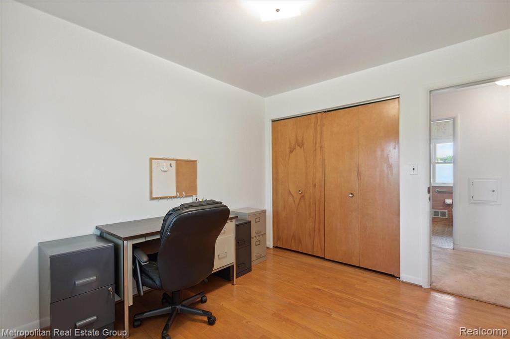 26115 Steele Road Farmington Hills, MI 48331 - Photo 23 of 40