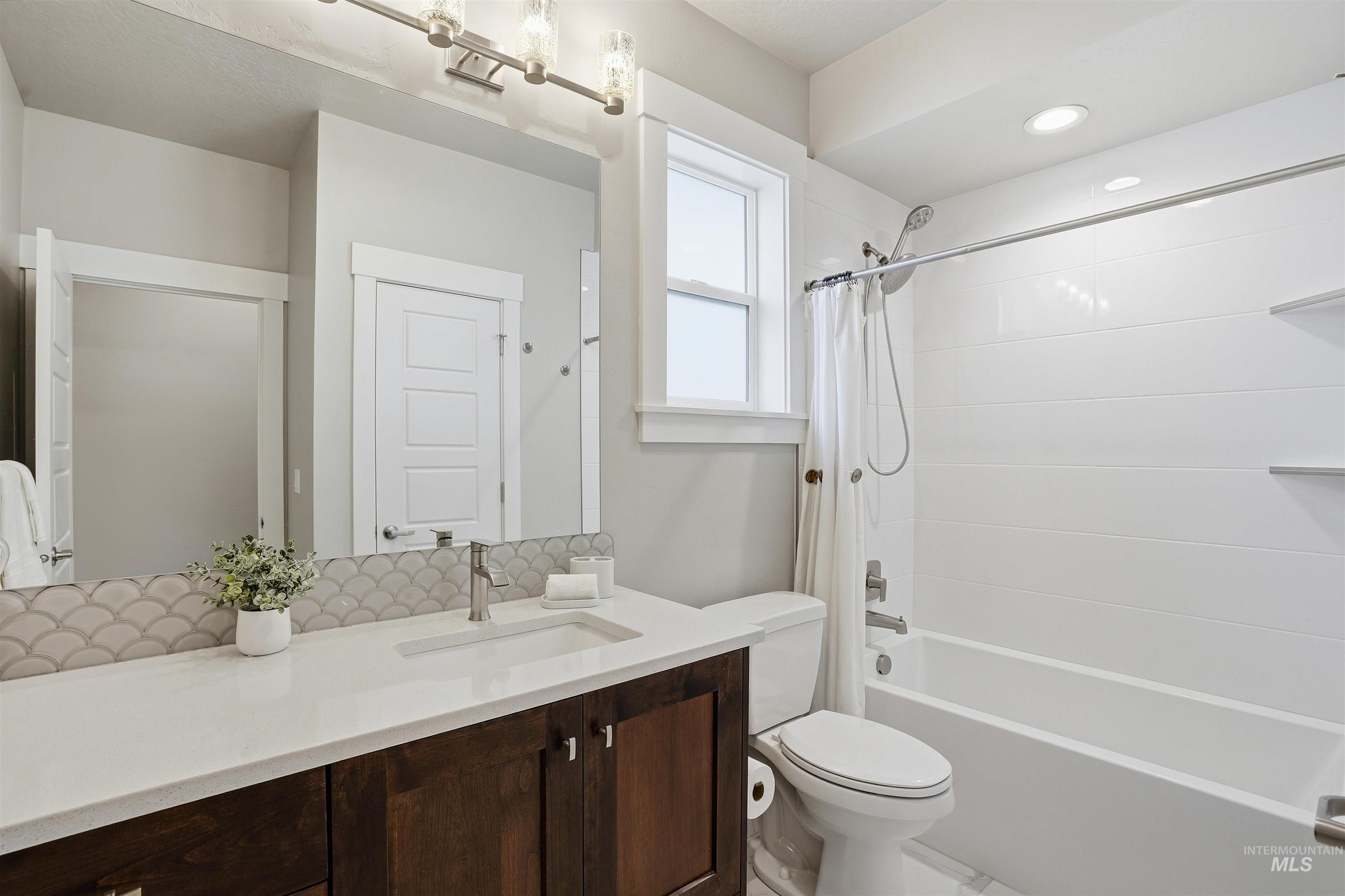 8087 Tandy Cove Street Middleton, ID 83644 - Photo 32 of 50 Full bath featuring shower / bath combo with shower curtain, vanity, and decorative backsplash