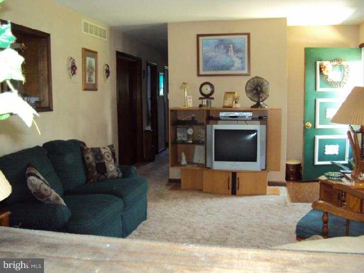 26 Northville Road Bridgeton, NJ 08302 - Photo 2 of 25 Living Room