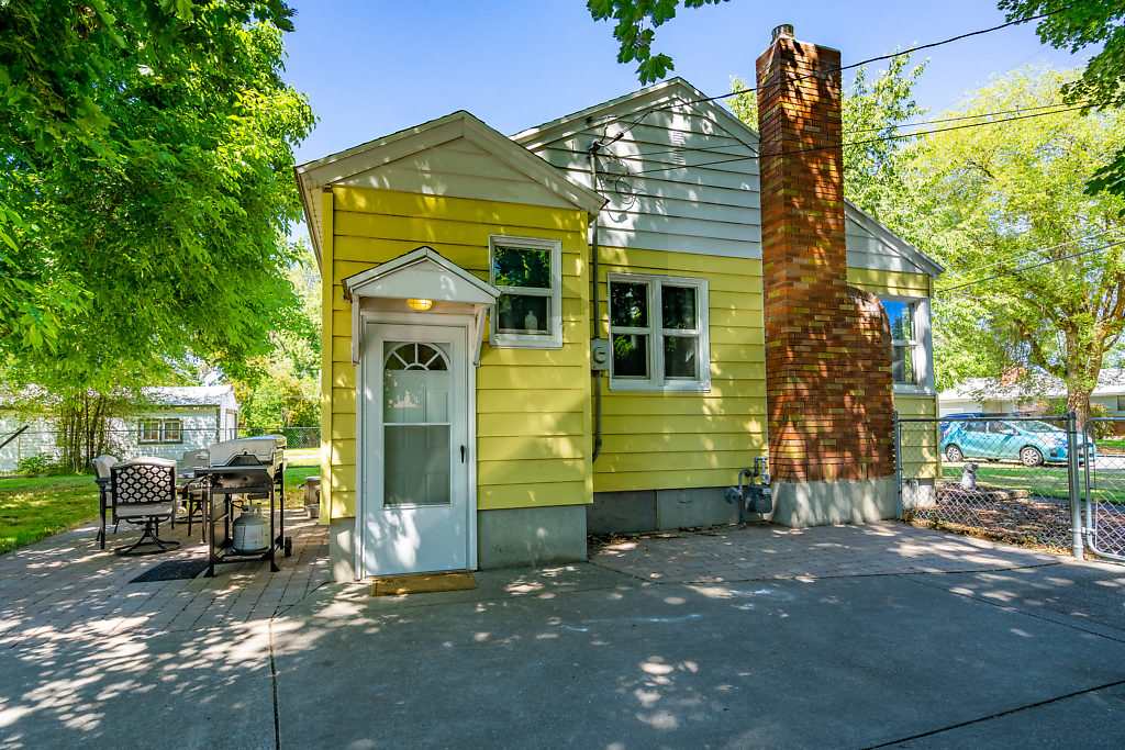 413 North Felts Road Spokane Valley, WA 99206 - Photo 4 of 27 Gallery Image 4